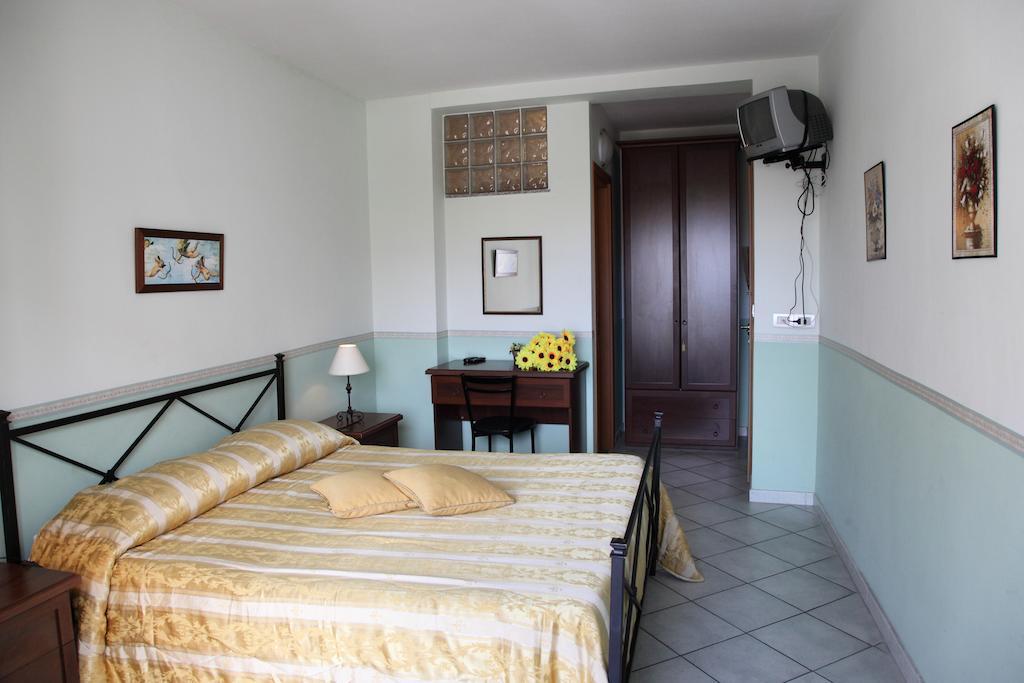 Bed And Breakfast Gigi Furci Siculo Extérieur photo