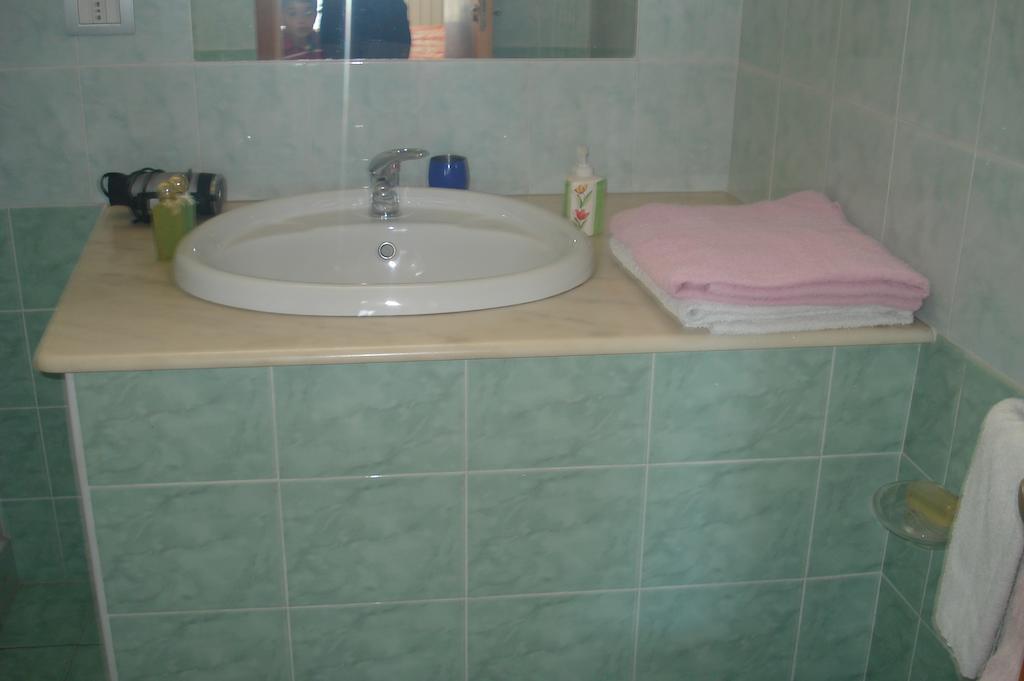 Bed And Breakfast Gigi Furci Siculo Chambre photo
