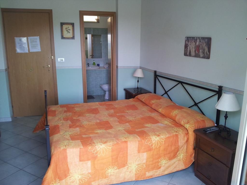 Bed And Breakfast Gigi Furci Siculo Chambre photo